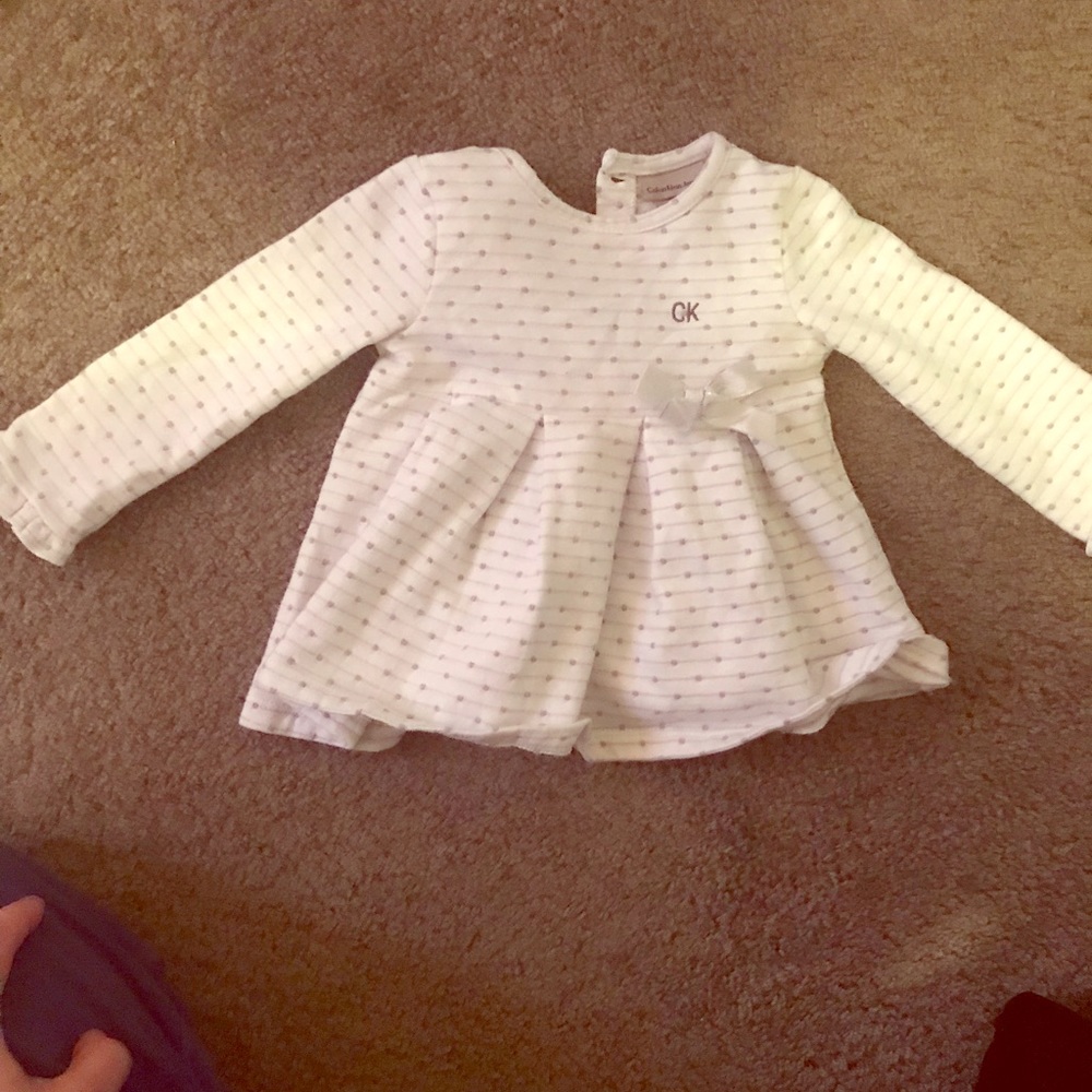 Calvin Klein gray w white polkadot flowy shirt